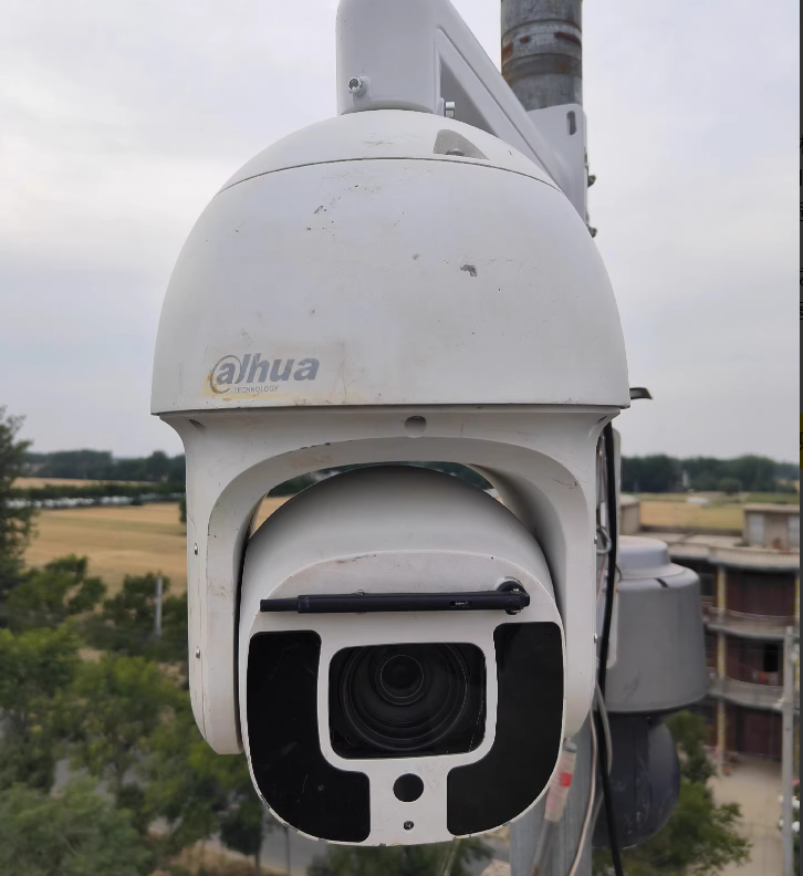 Retired and restored to factory functionality, Dahua 8-inch ball machine is in good condition. 4 million pixels, 40x optical zoom