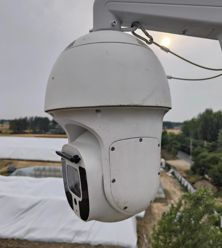 Retired and restored to factory functionality, Dahua 8-inch ball machine is in good condition. 4 million pixels, 40x optical zoom