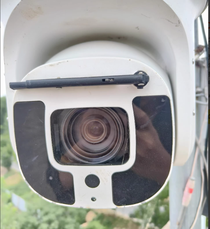 Retired and restored to factory functionality, Dahua 8-inch ball machine is in good condition. 4 million pixels, 40x optical zoom